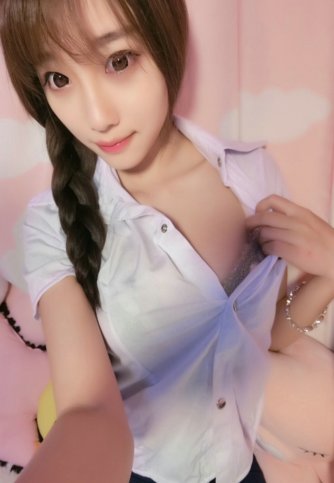 嫩模杨晨晨Sugar居家空姐制服爆乳诱惑丰润迷人气质写真