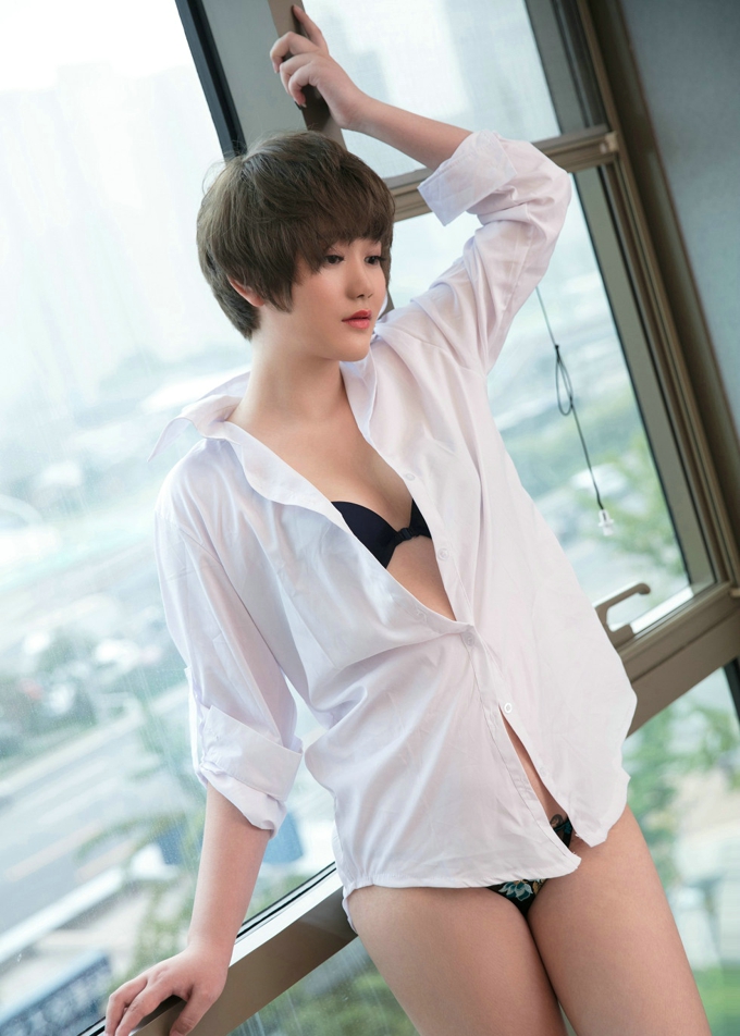 白衬衫内衣美乳诱惑瑶瑶气质写真
