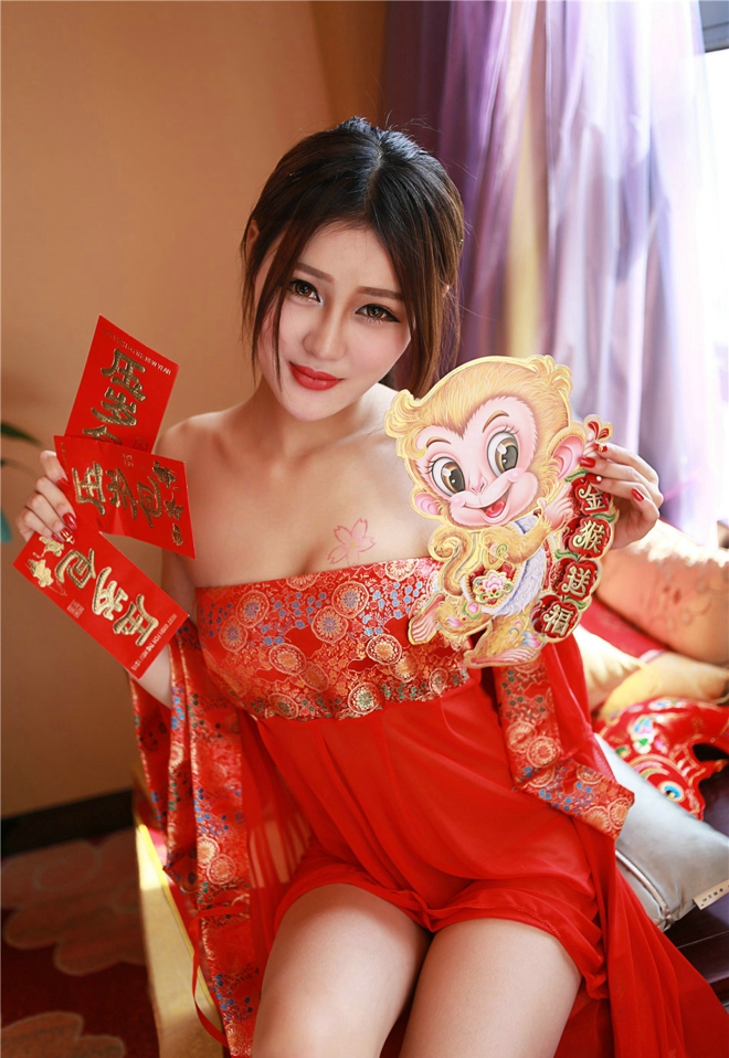 王乔恩美乳绝色性感小红肚兜私房大奶娇媚销魂诱惑写真