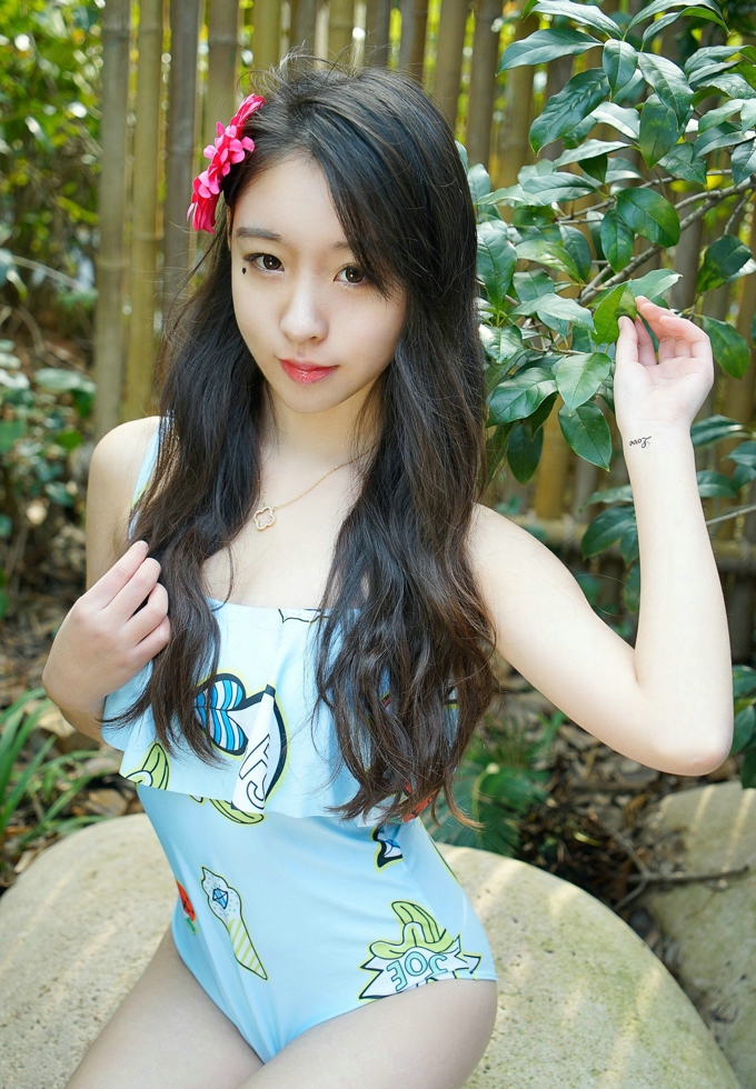 气质迷人梓萱Crystal翘臀娇嫩写真