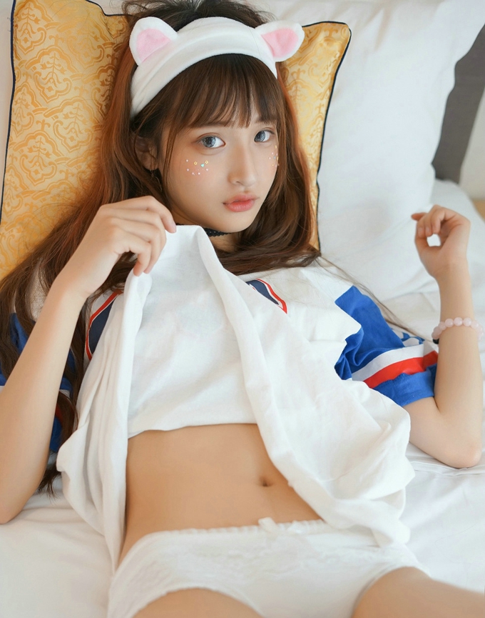 嫩模little贝壳性感小狐狸居家粉嫩内衣美乳诱惑妩媚甜美迷人写真