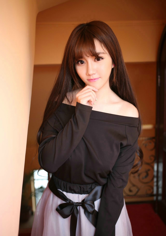 美肩诱惑少妇气质风情私房迷人写真