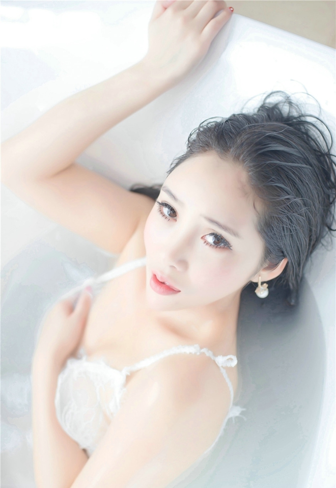 娇艳性感大奶美女销魂诱惑浴室写真