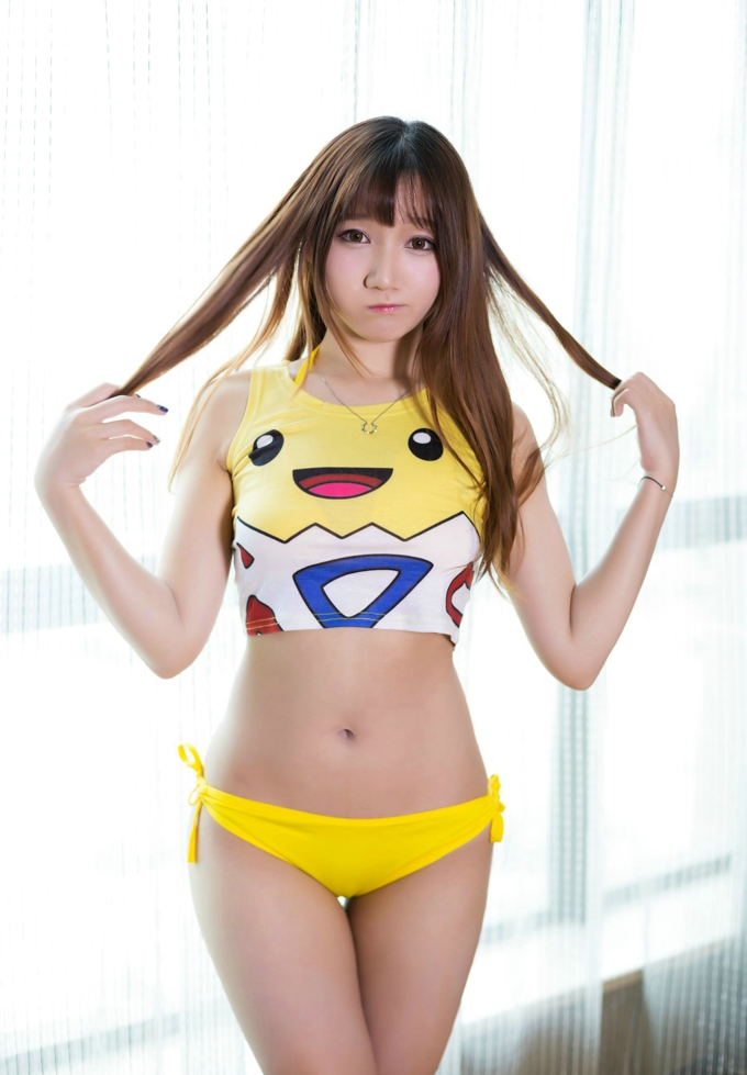 可爱少女陳依气质美乳翘臀丰润身材私房养眼写真
