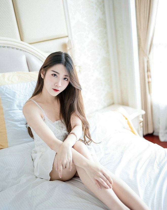 粉红脸颊水灵娇嫩女孩蕾丝私房娇巧写真