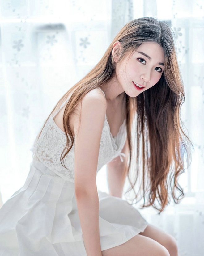 粉红脸颊水灵娇嫩女孩蕾丝私房娇巧写真