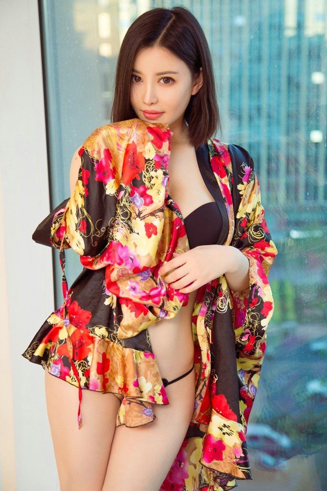 性感小野猫丁字裤黑丝粉红内衣夏雨桐真诱人大奶销魂诱惑写真