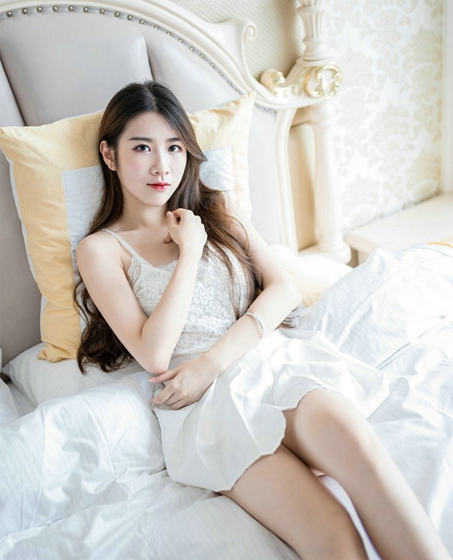 粉红脸颊水灵娇嫩女孩蕾丝私房娇巧写真