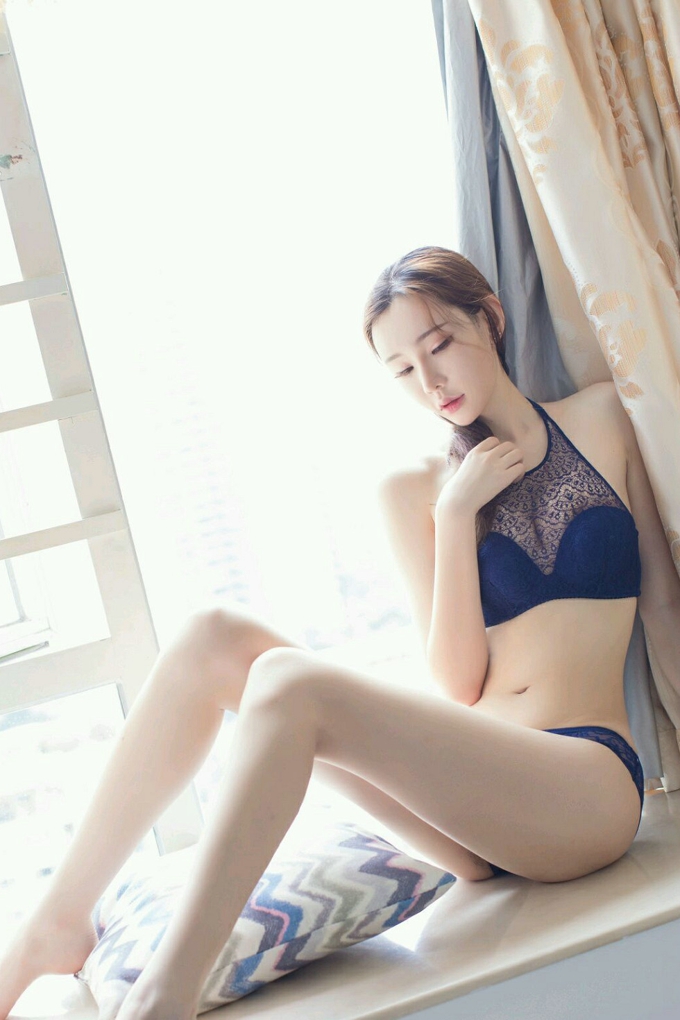 萌琪琪Irene私房蓝色比基尼美乳诱惑写真