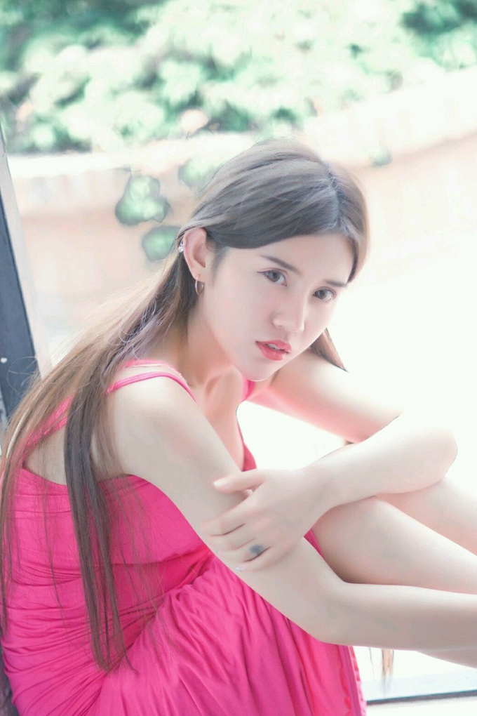性感嫩模兔子NINA吊带连衣裙美乳写真