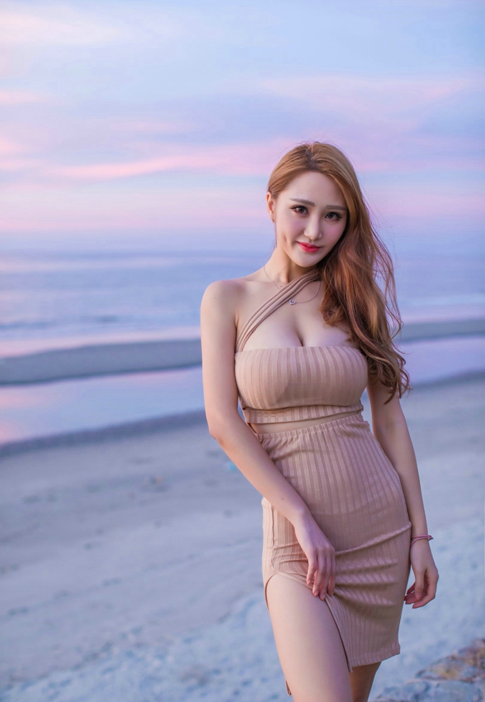 呼之欲出美乳性感妤薇Vivian诱惑写真
