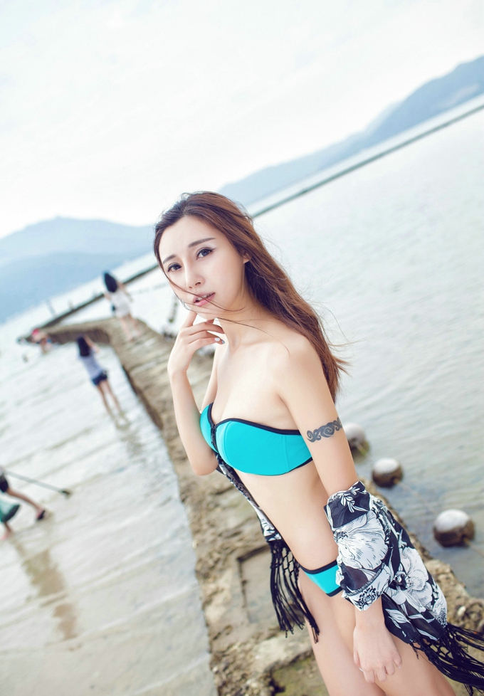乐乐Mango比基尼沙滩风情美乳火辣写真