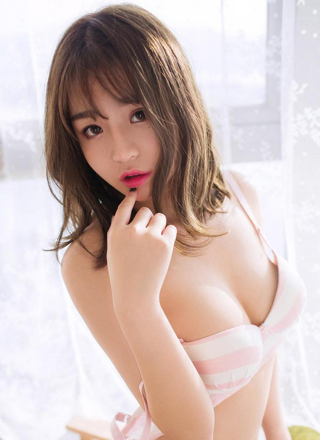 肉感萌妹子美乳诱惑写真