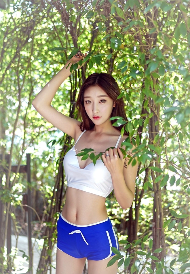性感娇媚靓丽美女细腰长腿惹火诱人写真