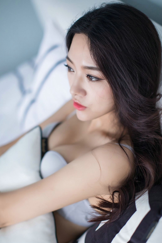 性感气质嫣儿诱惑美乳内衣激情火辣迷人居家私房写真