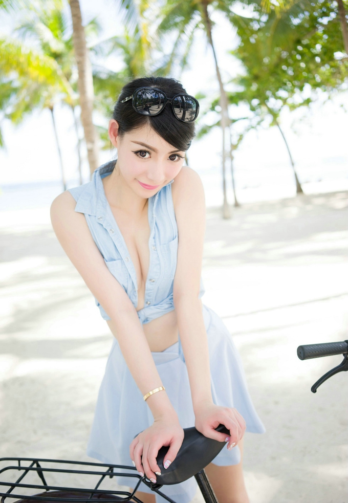 气质美女Mara酱清凉性感诱惑迷人美乳翘臀大长腿养眼写真