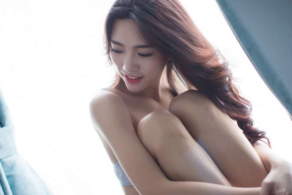 性感气质嫣儿诱惑美乳内衣激情火辣迷人居家私房写真