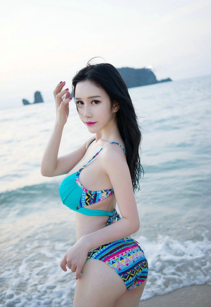 比基尼诱惑豪乳翘臀白嫩肌肤靓丽女神于姬Una气质写真