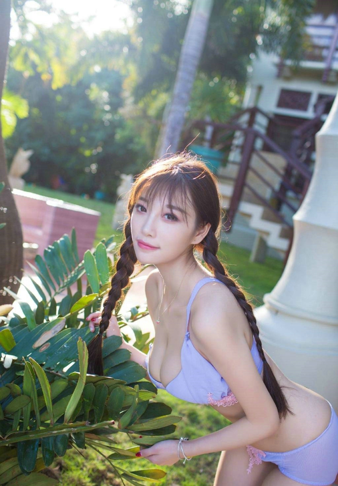 气质美女诱惑迷人甜心宝贝白嫩肌肤美腿豪乳养眼写真