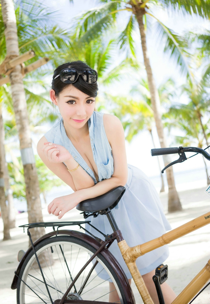 气质美女Mara酱清凉性感诱惑迷人美乳翘臀大长腿养眼写真