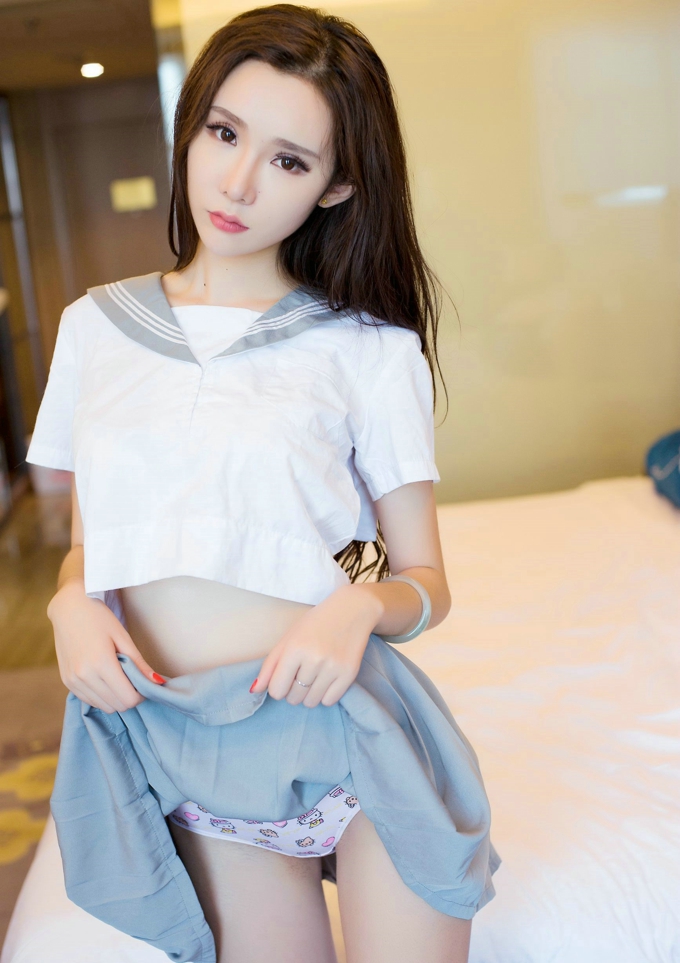 萌琪琪Lrene校园制服可爱清纯卖萌小内裤翘臀诱惑迷人写真