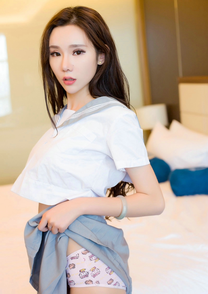 萌琪琪Lrene校园制服可爱清纯卖萌小内裤翘臀诱惑迷人写真