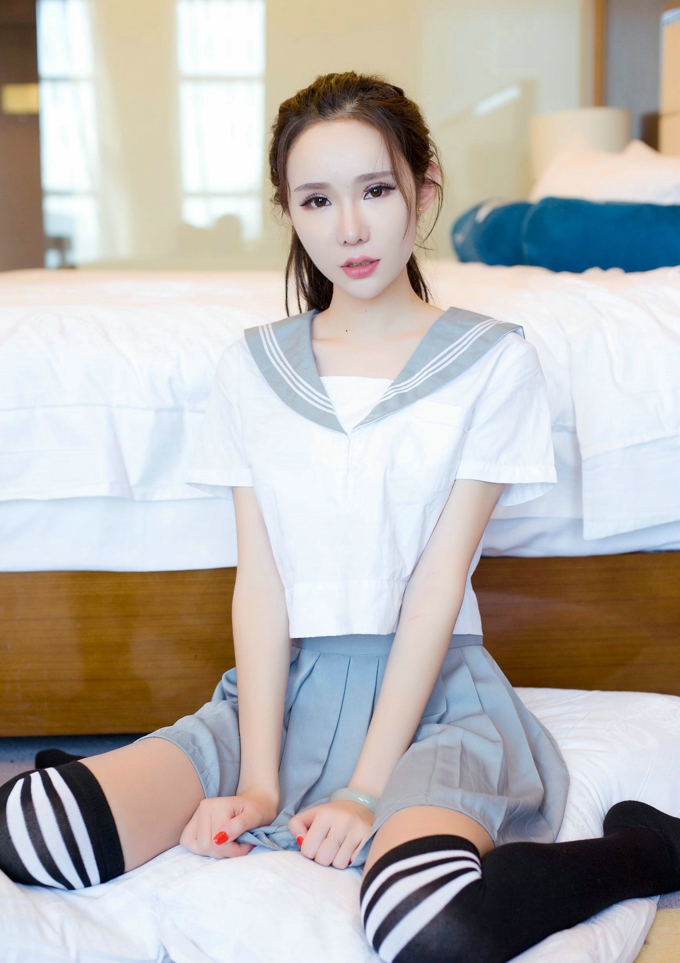萌琪琪Lrene校园制服可爱清纯卖萌小内裤翘臀诱惑迷人写真