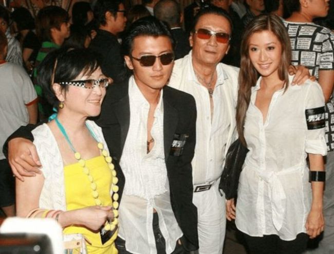 谢婷婷首度公开3岁女儿正面照 长得像谢霆锋儿子