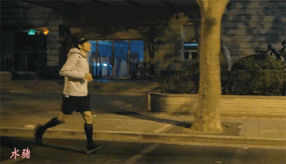 47岁钟汉良承包了上海的清晨 多运动更显年轻状态