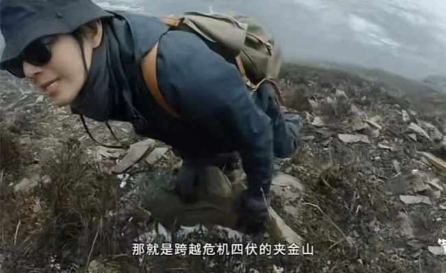46岁钟汉良重走长征路！零下爬雪山环境艰险，走路手脚并用引泪目