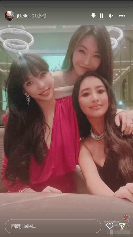 李靓蕾晒与杨谨华关颖自拍 笑容满面状态好