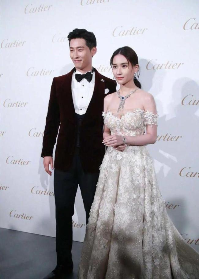 何超莲窦骁疑似在三亚大婚 三年爱情长跑修成正果