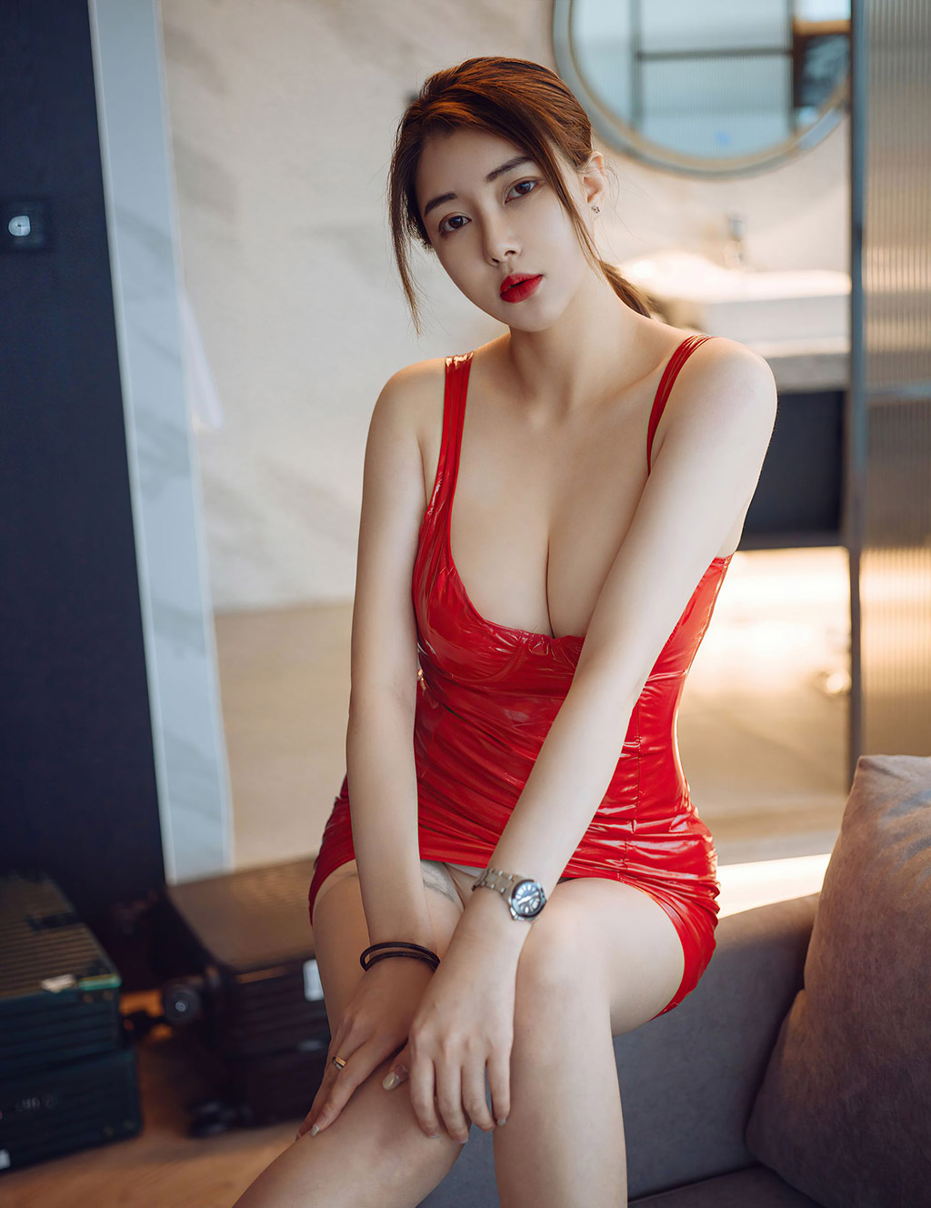 凯竹・廿十猩红皮裙勾勒的曼妙身姿