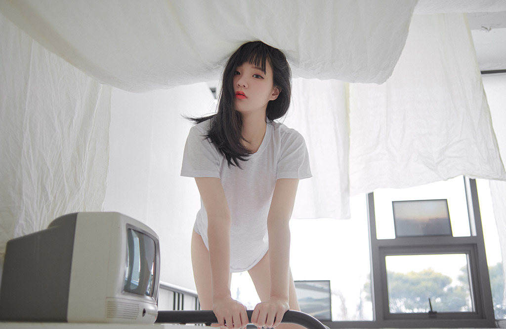 Jenny居家性感背心软糯可人