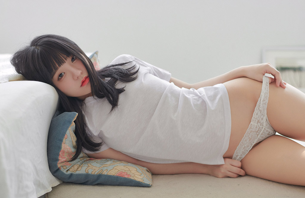Jenny居家性感背心软糯可人