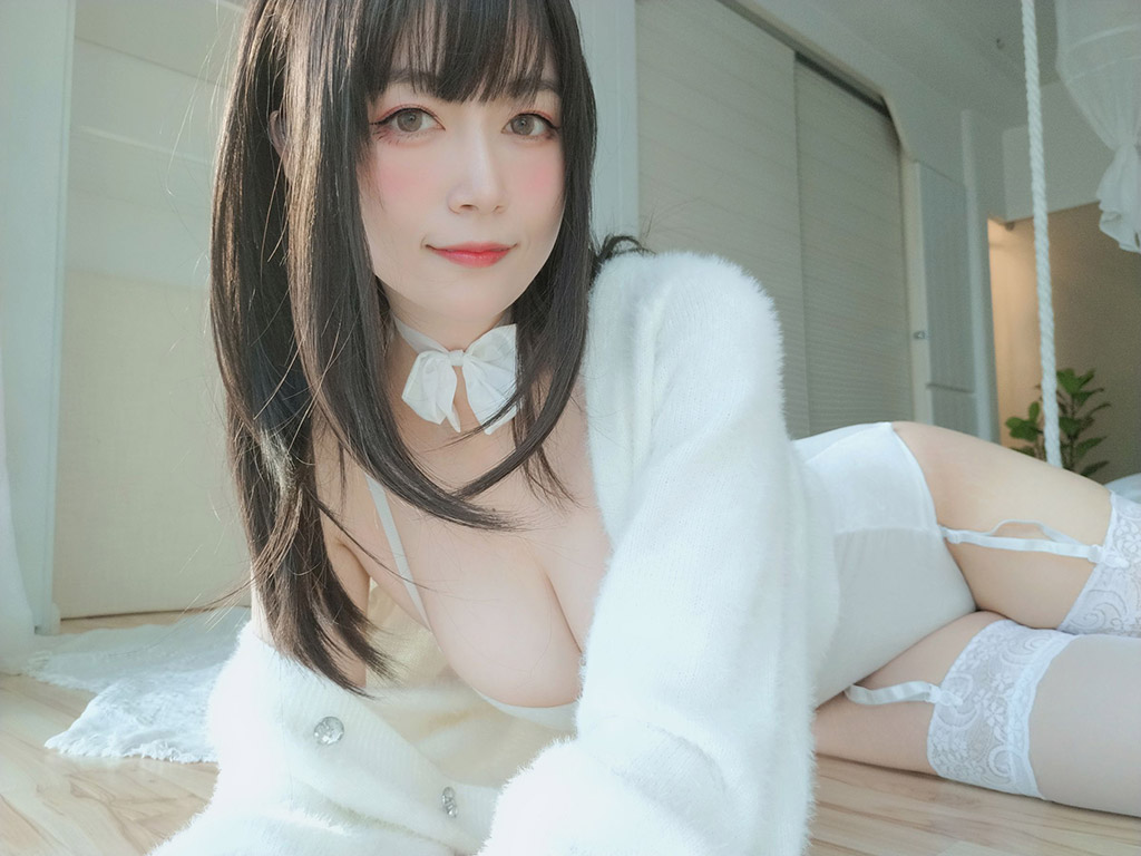 白银小姐姐Cos白丝兔子巨乳乱颤
