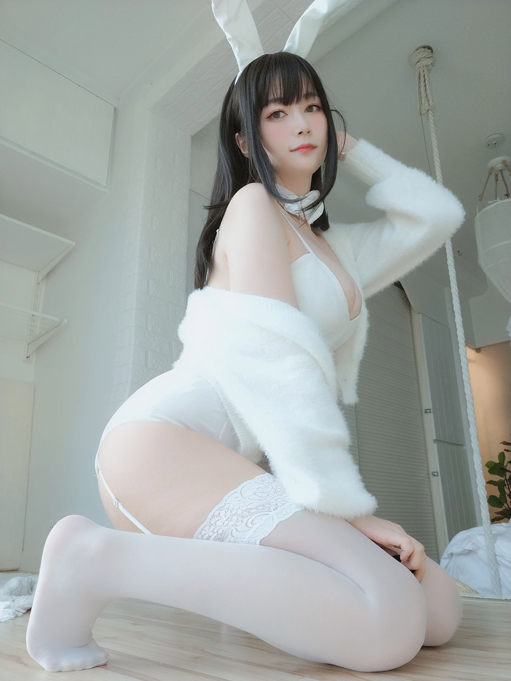 白银小姐姐Cos白丝兔子巨乳乱颤