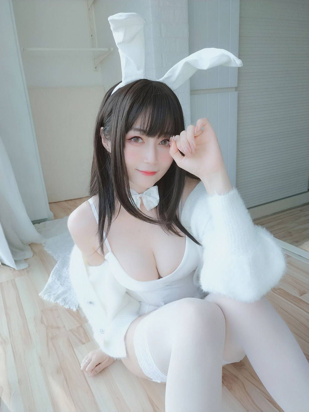 白银小姐姐Cos白丝兔子巨乳乱颤