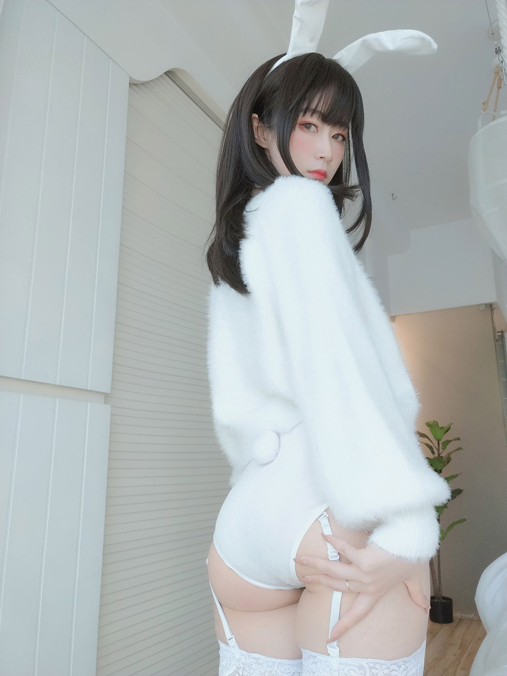 白银小姐姐Cos白丝兔子巨乳乱颤