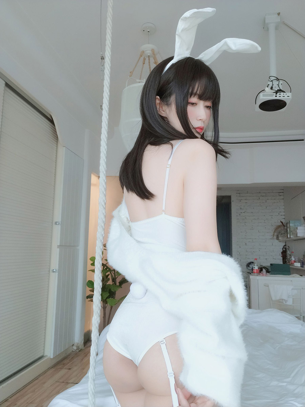 白银小姐姐Cos白丝兔子巨乳乱颤