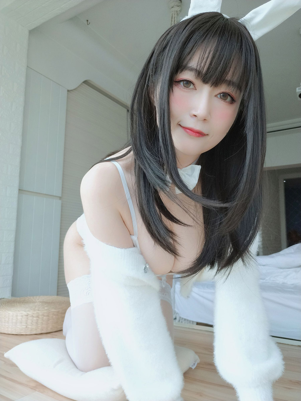 白银小姐姐Cos白丝兔子巨乳乱颤