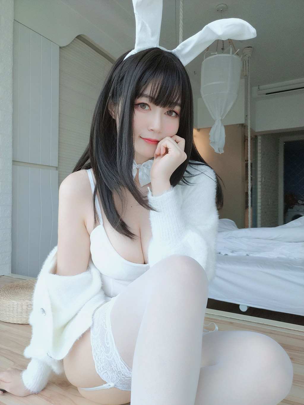 白银小姐姐Cos白丝兔子巨乳乱颤