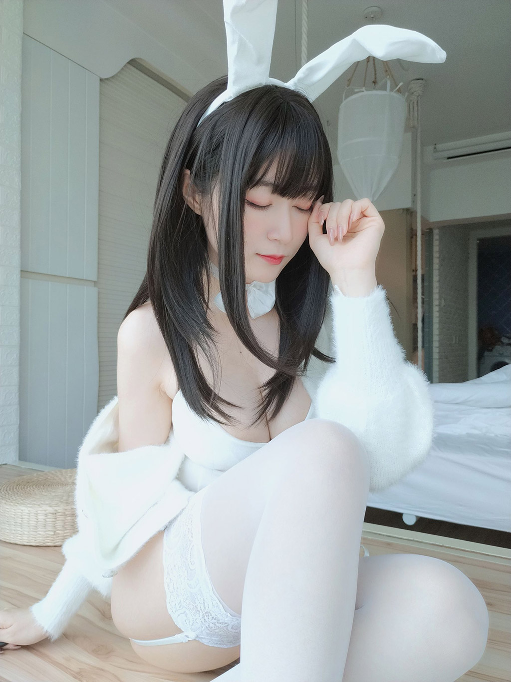 白银小姐姐Cos白丝兔子巨乳乱颤