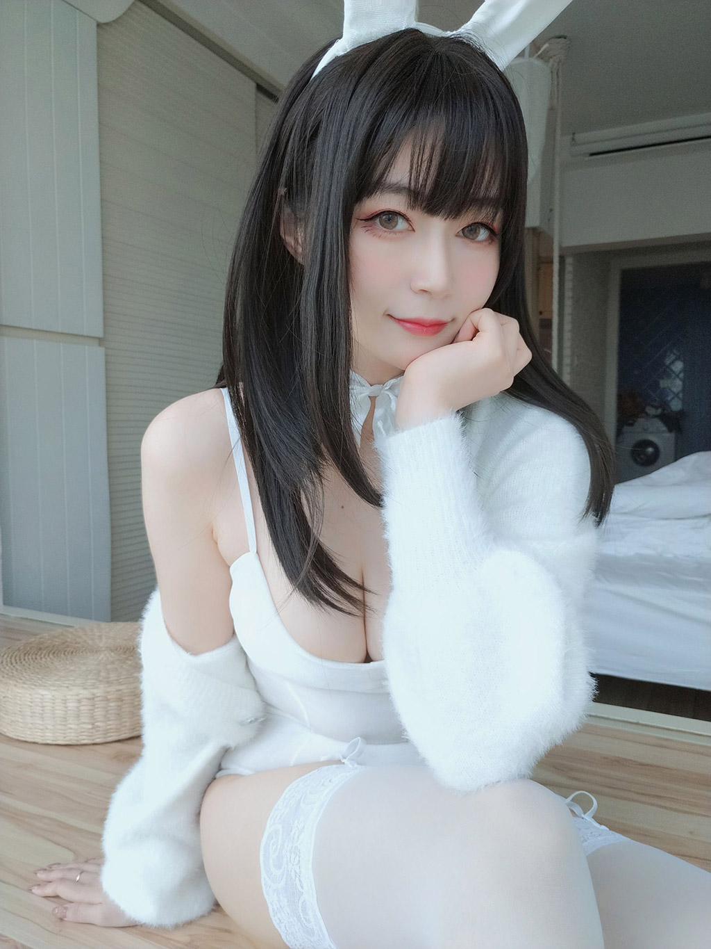 白银小姐姐Cos白丝兔子巨乳乱颤