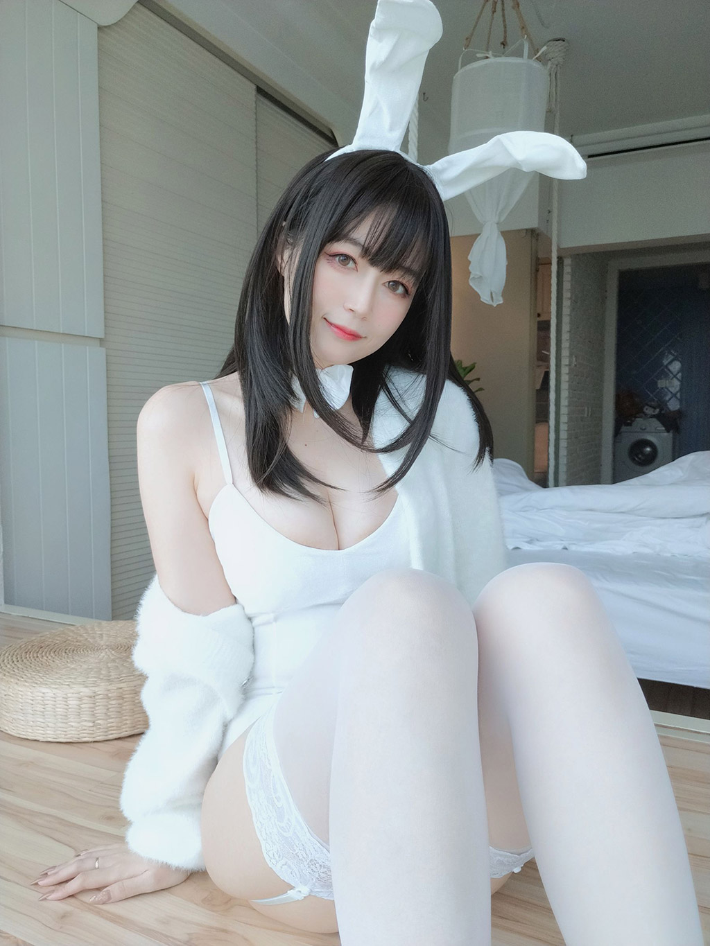 白银小姐姐Cos白丝兔子巨乳乱颤