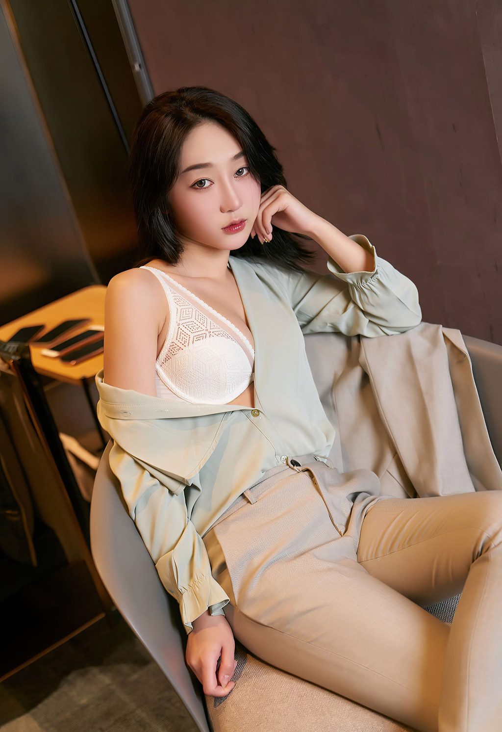 九月生动人的女秘书娇柔粉透欲滴的妹子