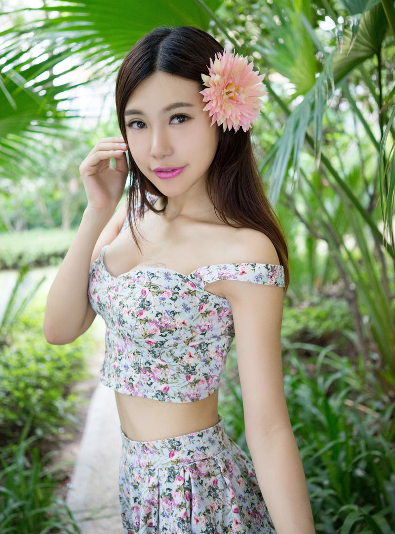 女神绮里嘉纯白美胸风韵骚人