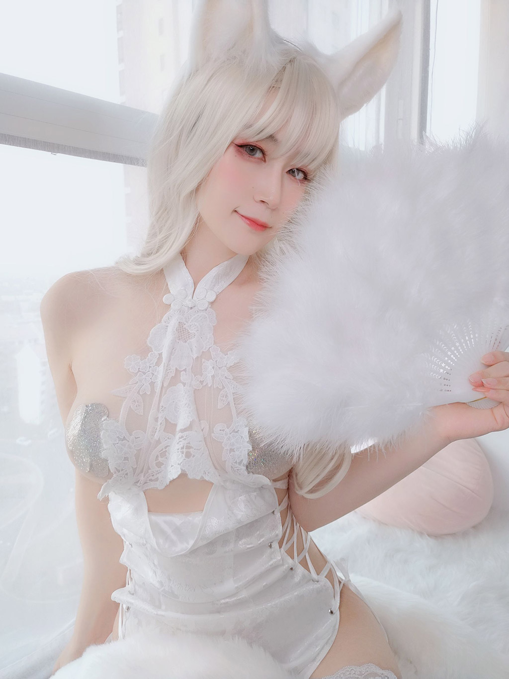 白银小姐姐Coser白兔白腿白胸白美人