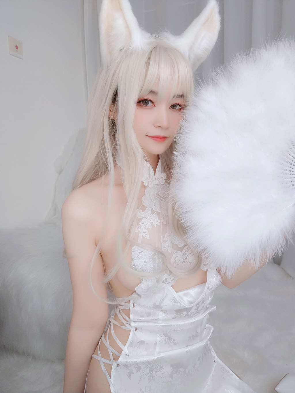 白银小姐姐Coser白兔白腿白胸白美人