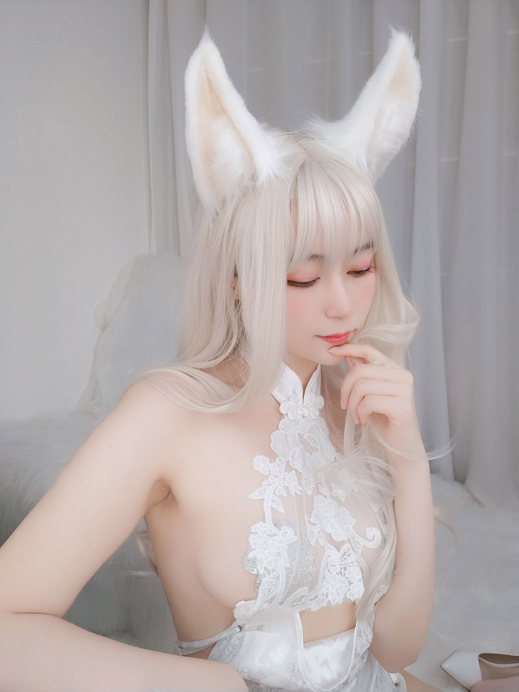 白银小姐姐Coser白兔白腿白胸白美人